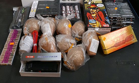 Silvester im Sommer? Zöllner stellen verbotene Feuerwerkskörper sicher