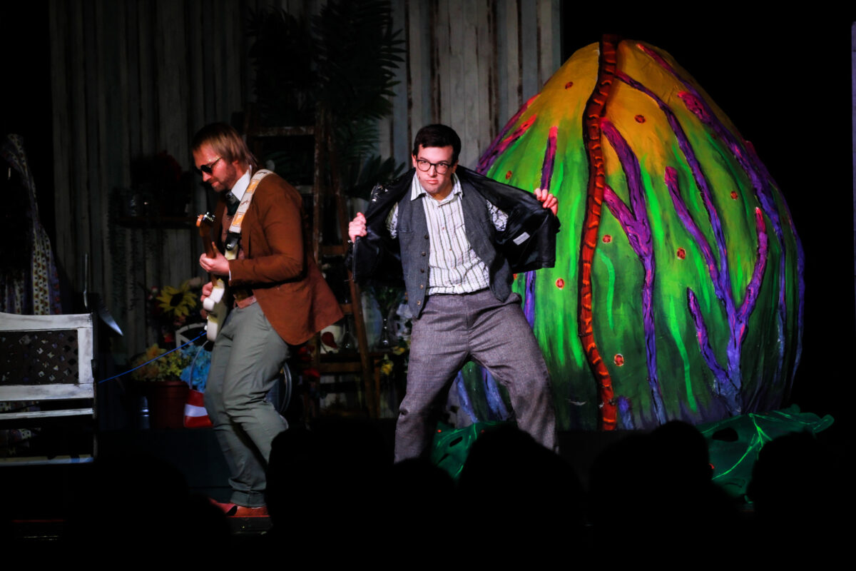 Singende fleischfressende Pflanze in der Stadthalle Grafenwöhr