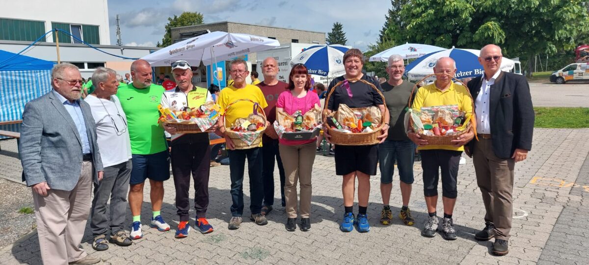 Kilometerlange Strecken gewandert: Preisverleihung für Wanderfreunde