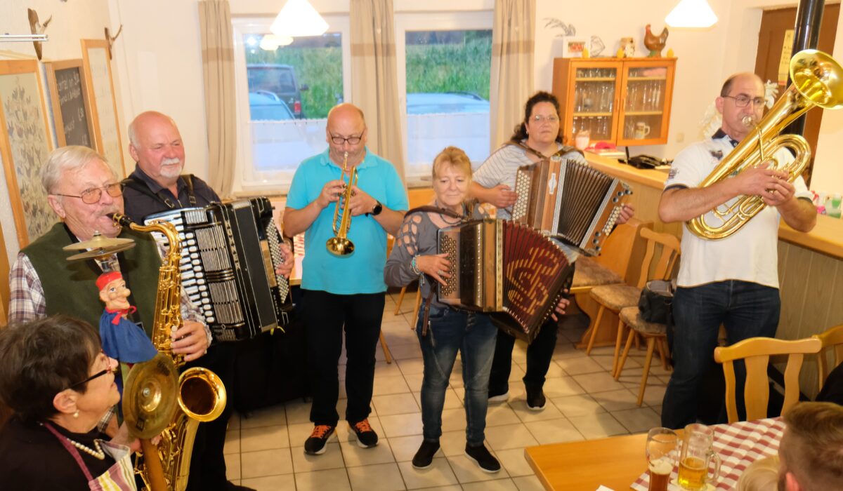 Zünftige Wirtshausmusi bei den Kleintierzüchtern
