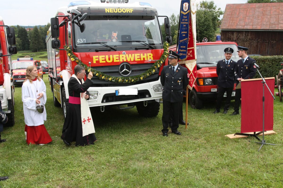 Neues Löschfahrzeug für Neudorf: „Kommt immer gut von euren Einsätzen zurück“