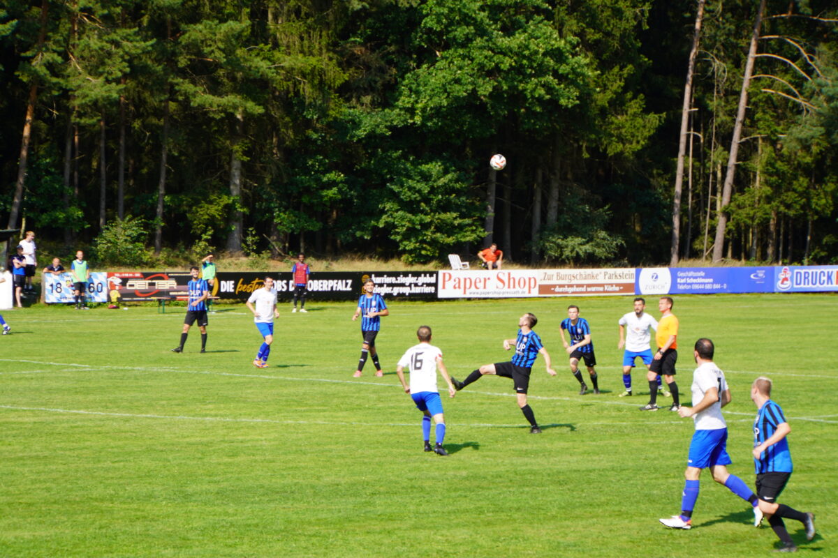 Derbytime in der Kreisklasse West – Pressath setzt sich gegen Schwarzenbach durch