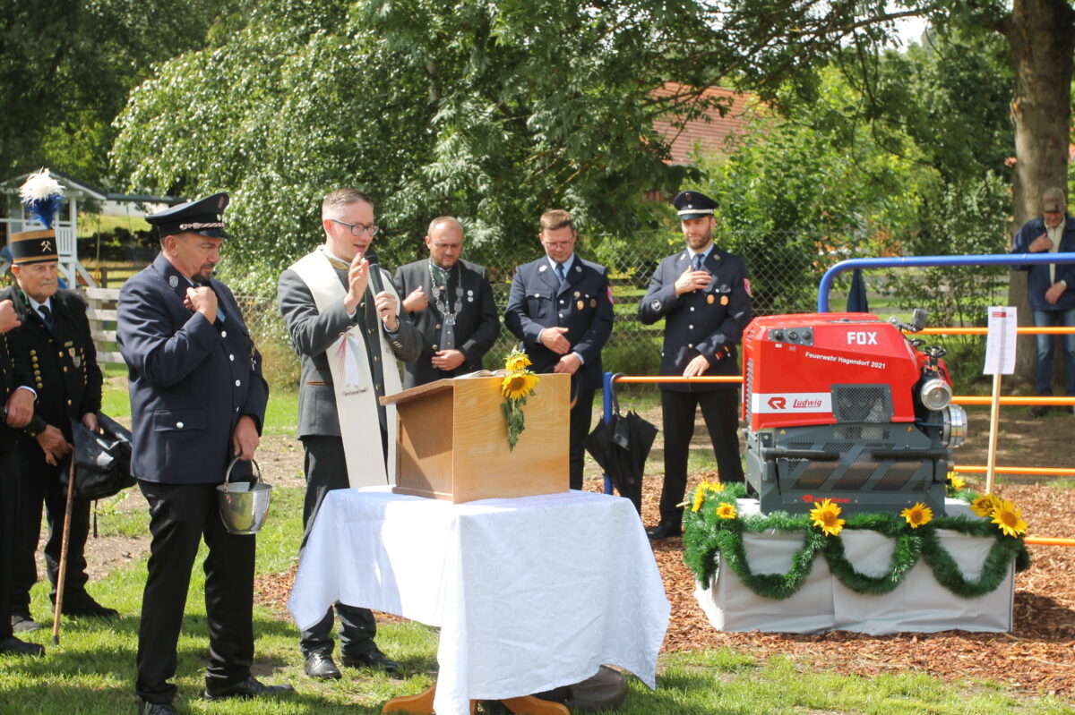 Ein Grund zum Feiern: Segen für die neue Tragkraftspritze