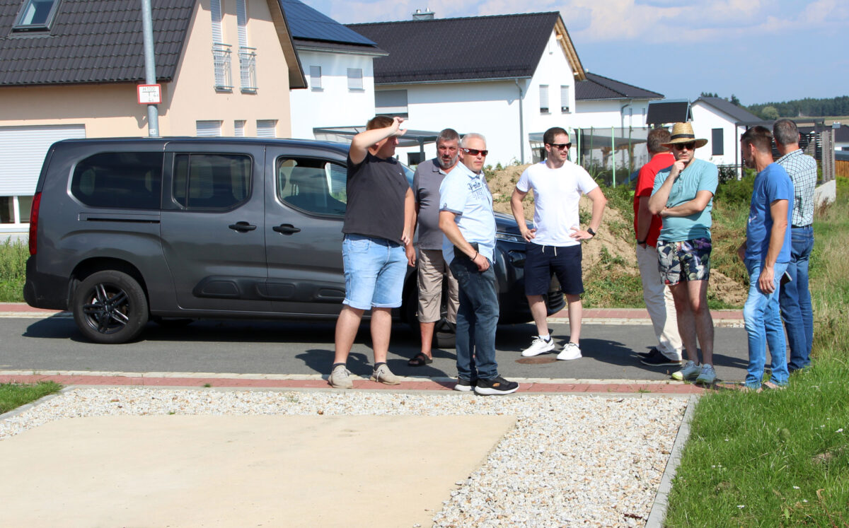 Diskussionen um Bauanträge: Außentermin im Baugebiet