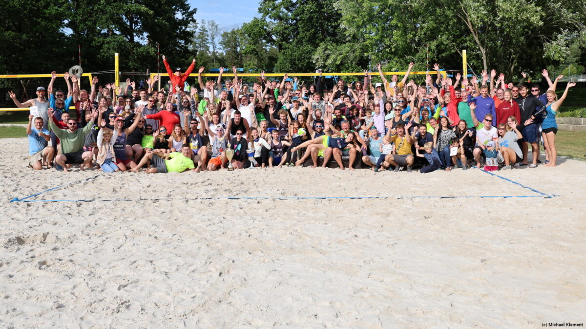 Waldbadcup: Volleyballer trotzen Extremwetter