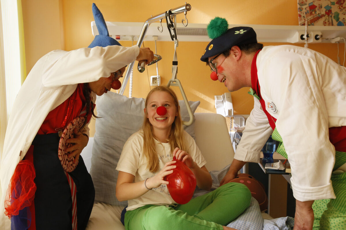 Rote Nasen im Krankenhaus: Clowns erleichtern kranken Kindern das Leben