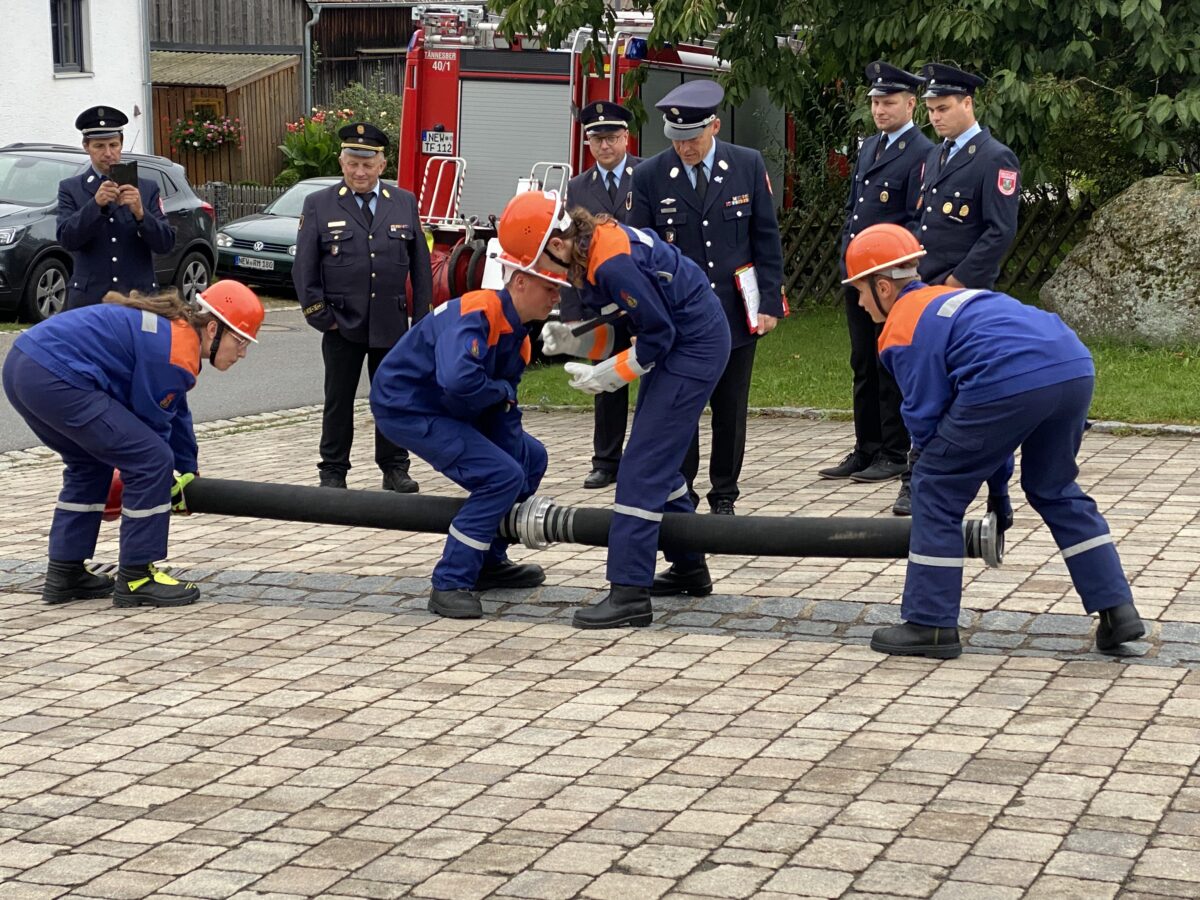 Feuerwehren aus Tännesberg meistern Leistungsabzeichen