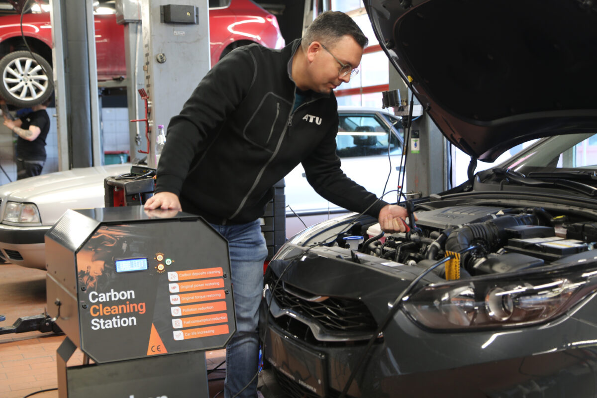 Wasserstoff in die Verbrennerdüsen und der Motor läuft wieder wie neu