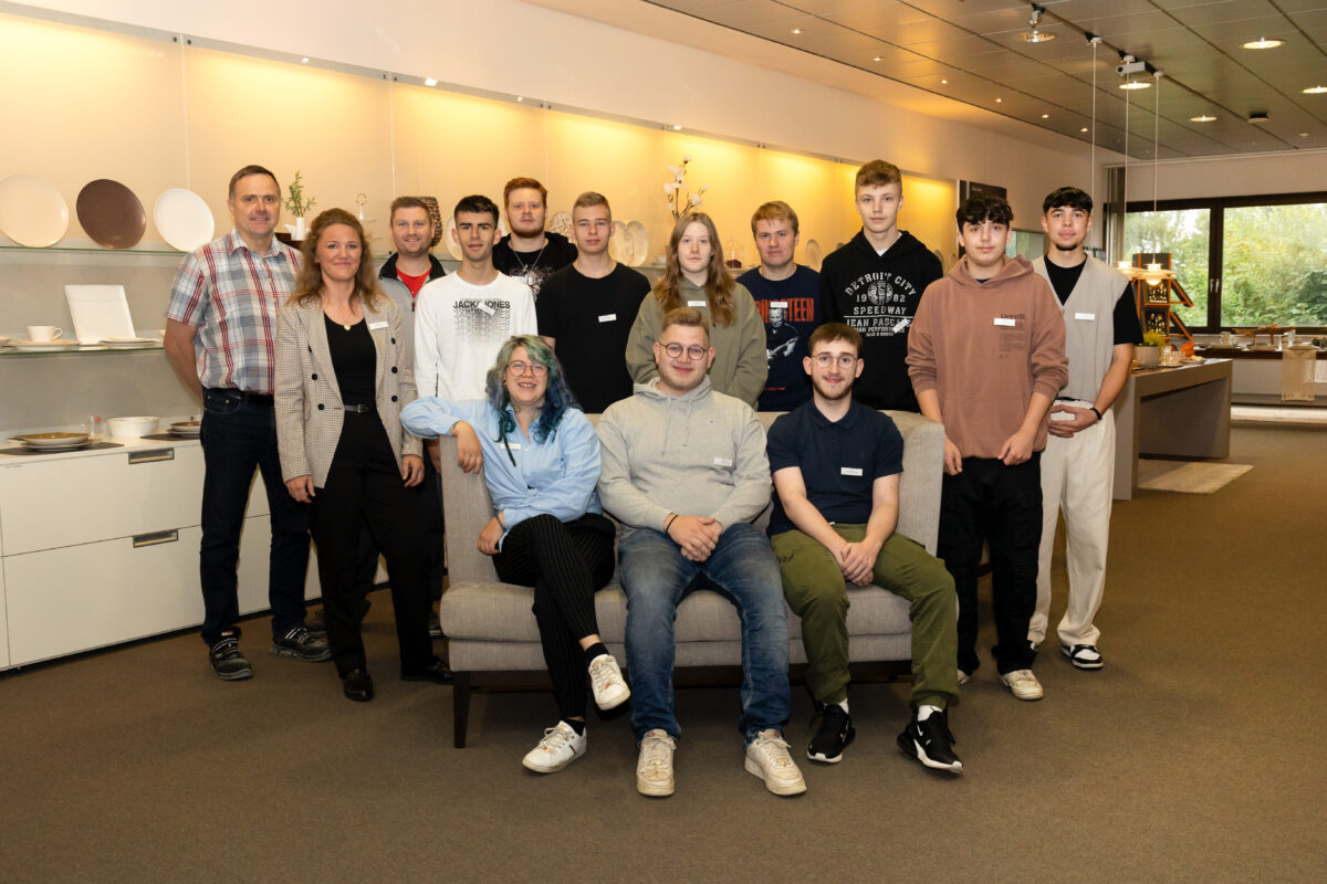 BHS tabletop begrüßt 13 Auszubildende im neuen Ausbildungsjahrgang