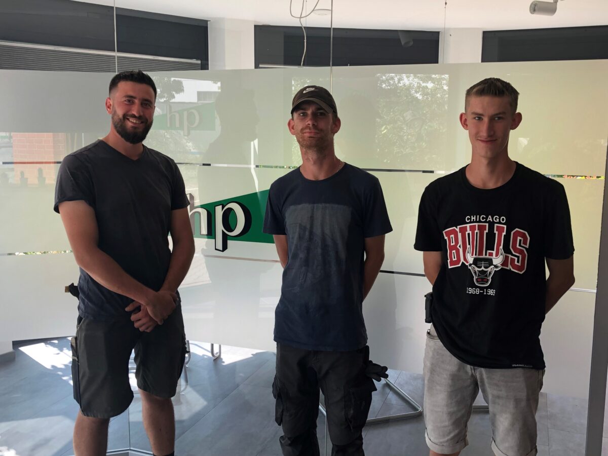 Zwei Maurer und ein Straßenbauer starten ins Berufsleben