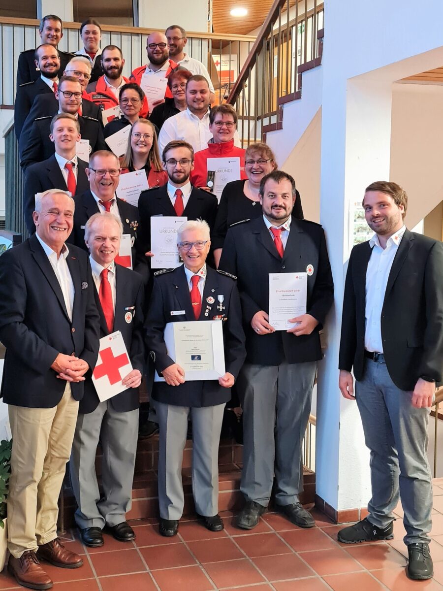 Flut im Ahrtal und G7-Gipfel: Ehrung für 20 Rot-Kreuz-Helfer