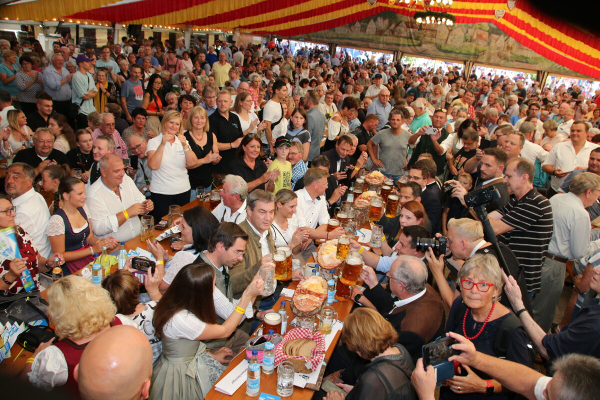 Markus Söder am Volksfest in Weiden: Rundumschlag gegen „grüne Ideologie“