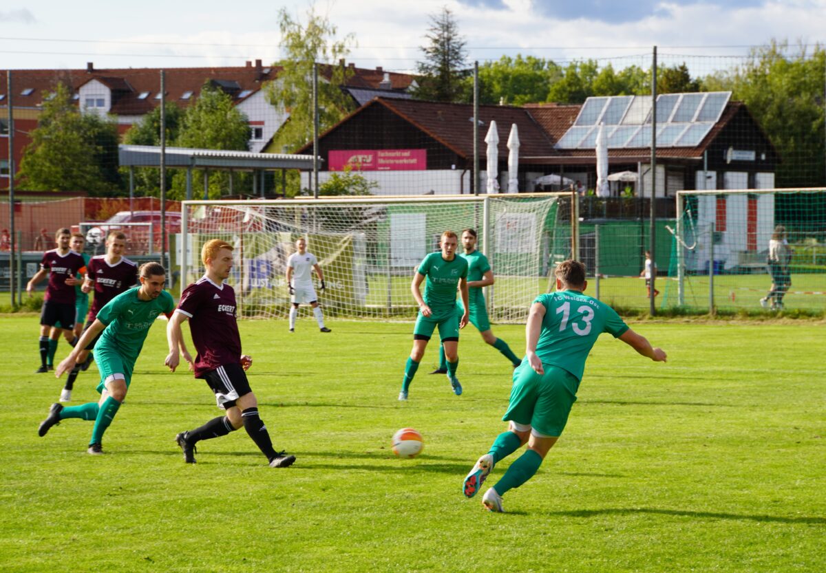Den Tabellenführer aus Wernberg gestürzt: FC Weiden-Ost kontert sich zum Sieg
