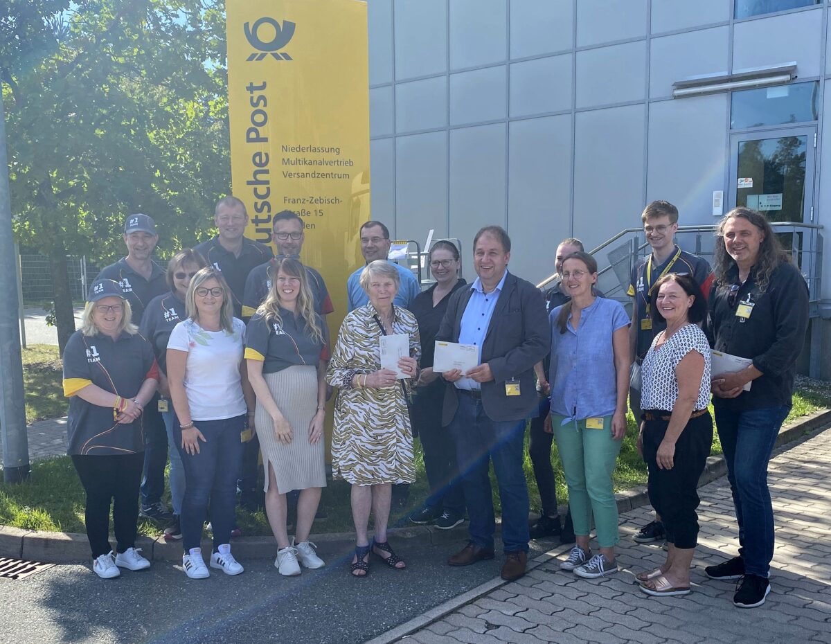 Postler mit Herz: Service- und Versandzentrum spendet an regionale Organisationen
