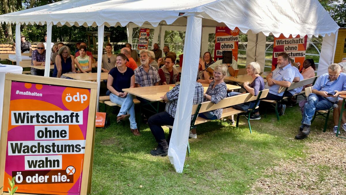 Viele interessierte Zuhörer im Engelmannsholz