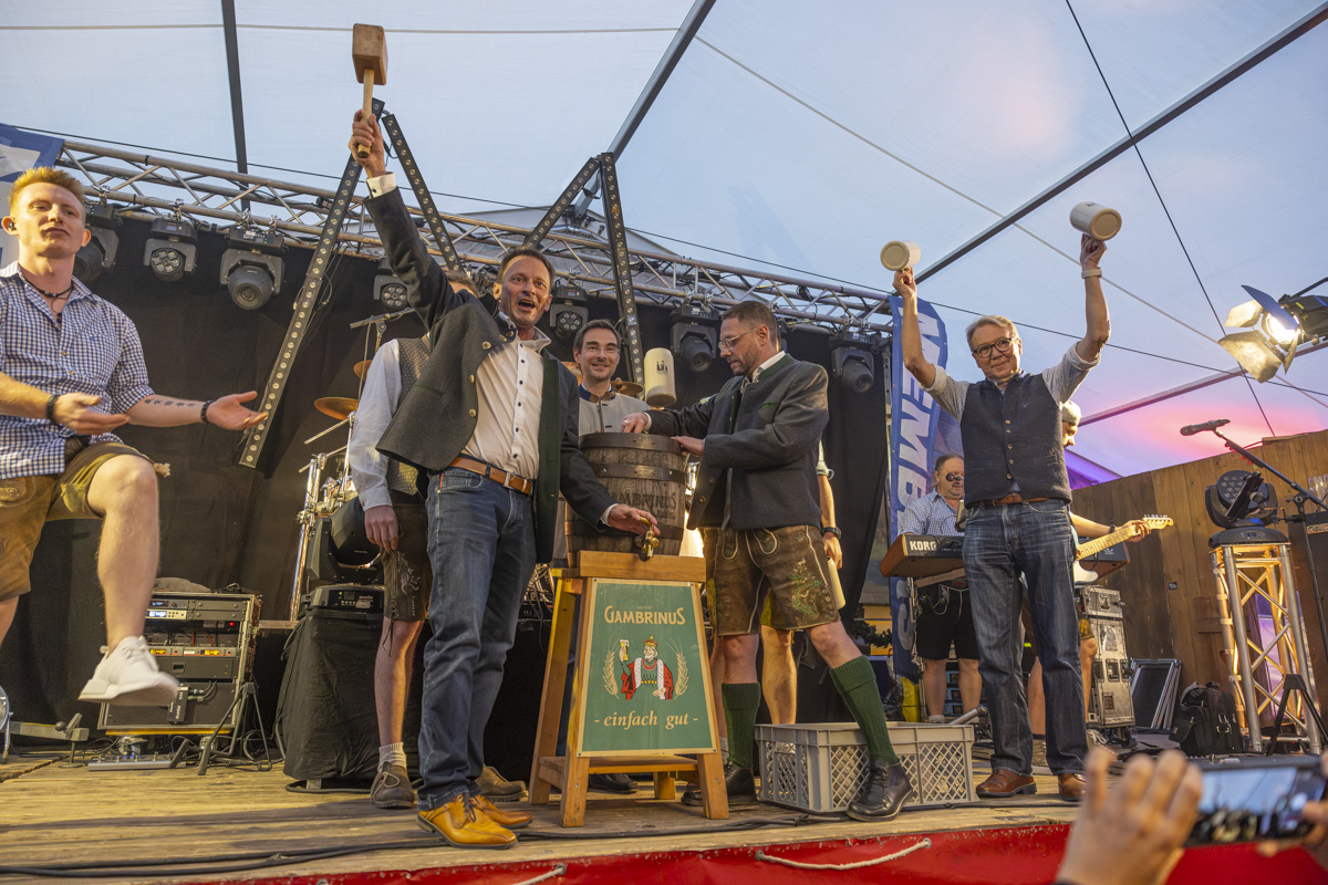 Bildergalerie und Video: Das Weidener Volksfest ist eröffnet