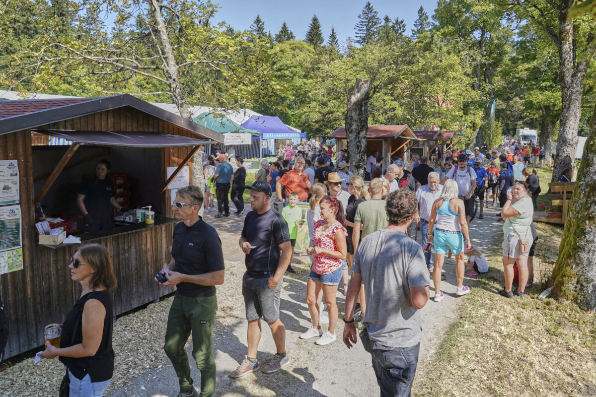 Großer Besucheransturm beim Waldhausfest im Steinwald