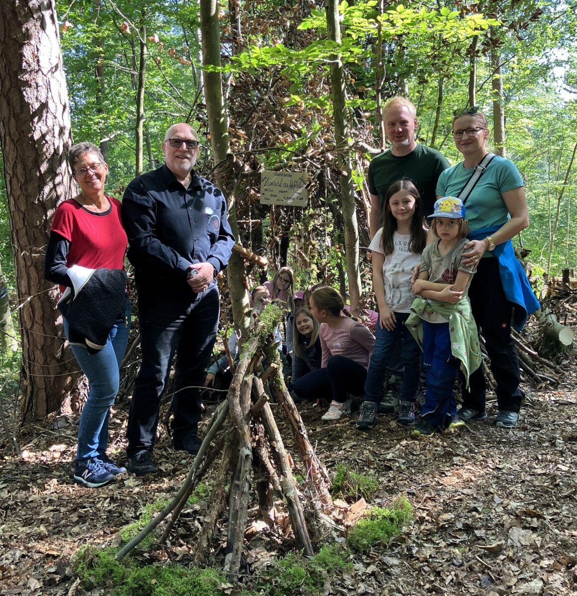 Waldhüttenbau mit dem Stadtjugendring