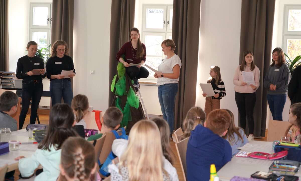 “Entdeckt – Versteckt. Zachäus und Jesus”.