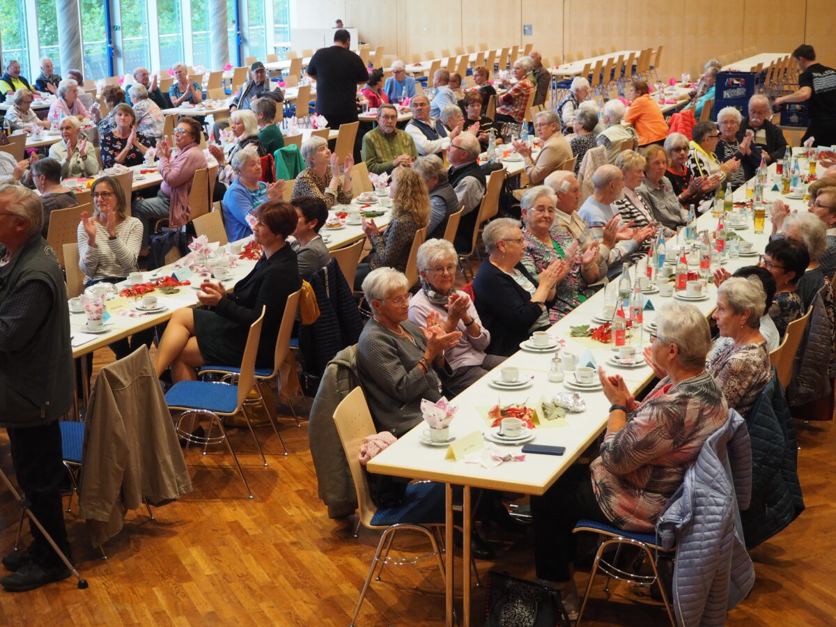 Stadthalle bietet unvergesslichen Nachmittag für Senioren