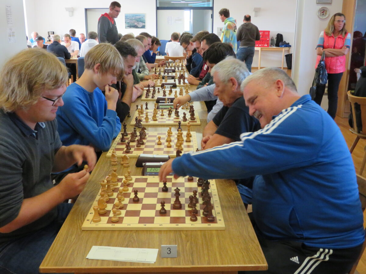 Starke Schachspieler bei der Oberpfalzmeiserschaft