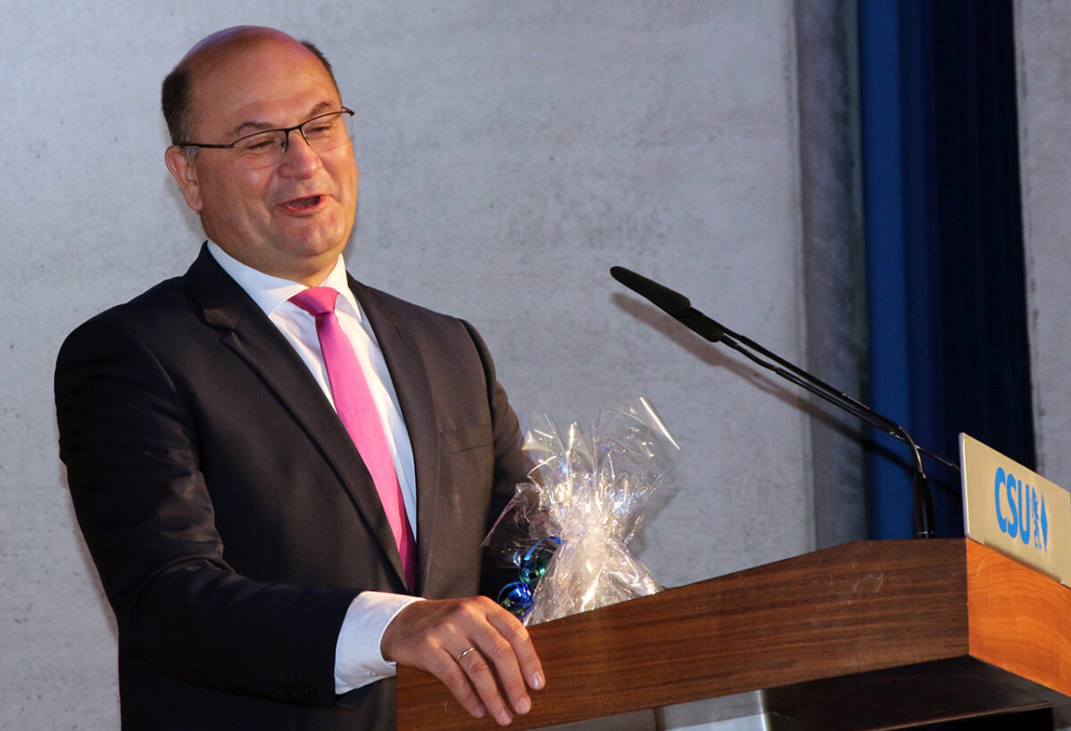 Interview mit CSU-Bezirkschef Füracker: Lassen uns von Aiwanger nicht erpressen