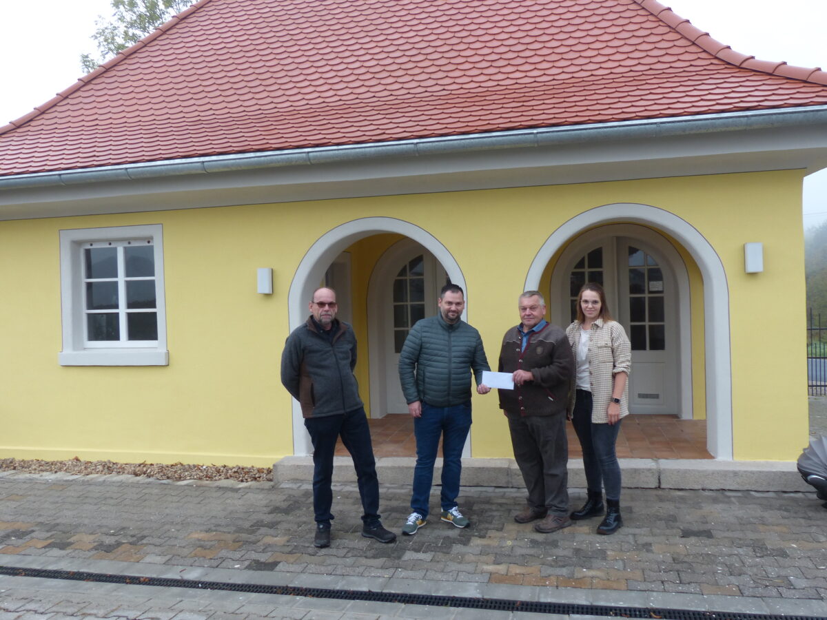 Neudorfer sanieren Leichenhaus – Spende von CSU