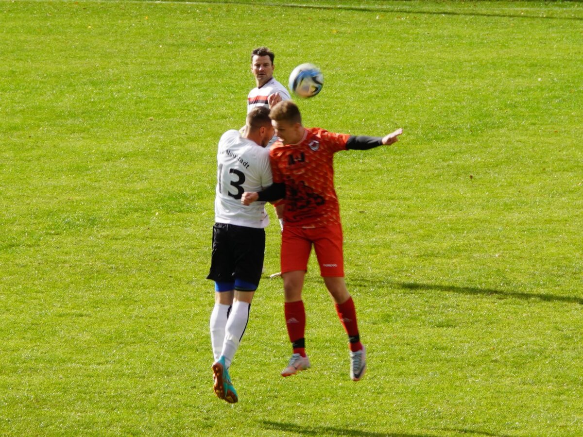 A-Klasse Ost: ASV Neustadt/WN feiert beim TSV Flossenbürg knappen Sieg