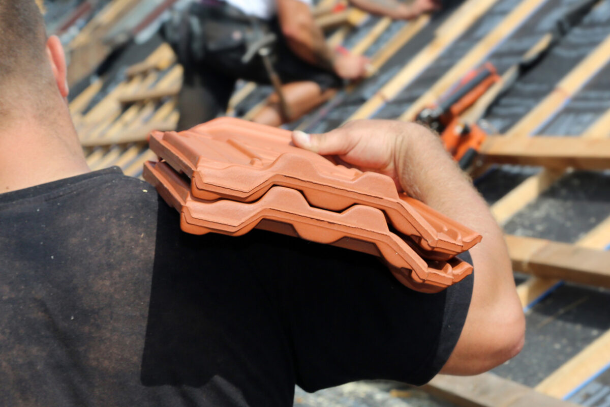 Dachdecker haben mehr Geld in der Lohntüte