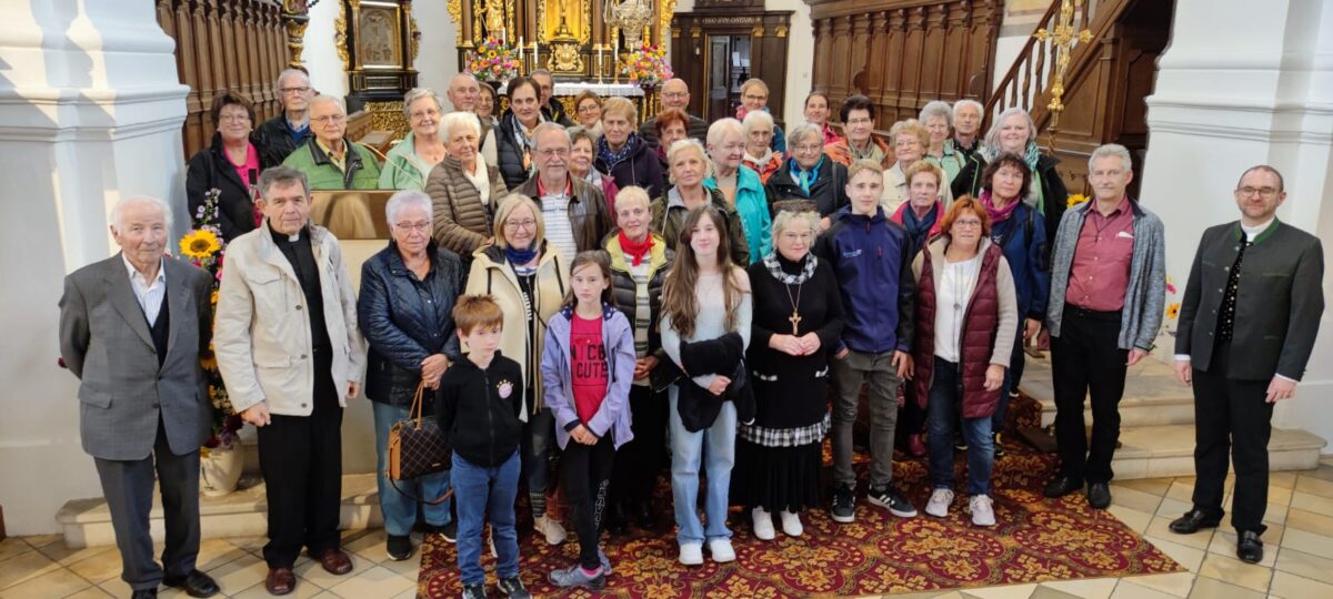 Flosser besuchen Heimatpriester Wolfgang Gebert