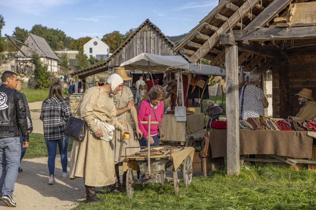 Mittelaltermarkt und Baustellentag im Geschichtspark Bärnau-Tachov