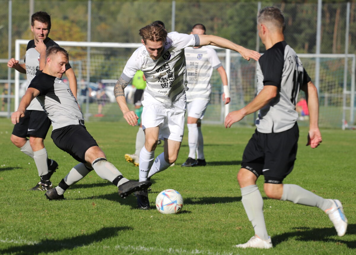 Bezirksliga Nord: Favoriten setzen klare Ausrufezeichen