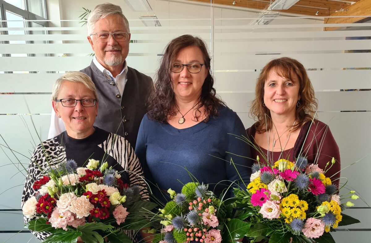 Steuerkanzlei Kummert Treuhand ehrt langjährige Mitarbeiterinnen