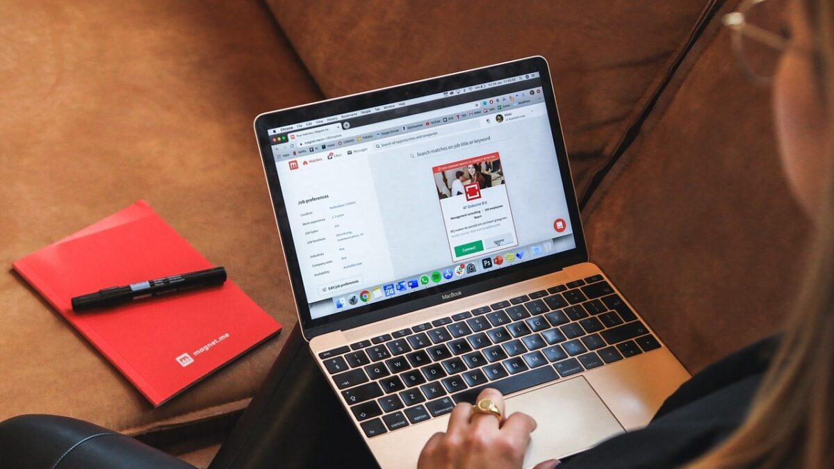 Azubisuche: Firmen verpassen junge Talente online