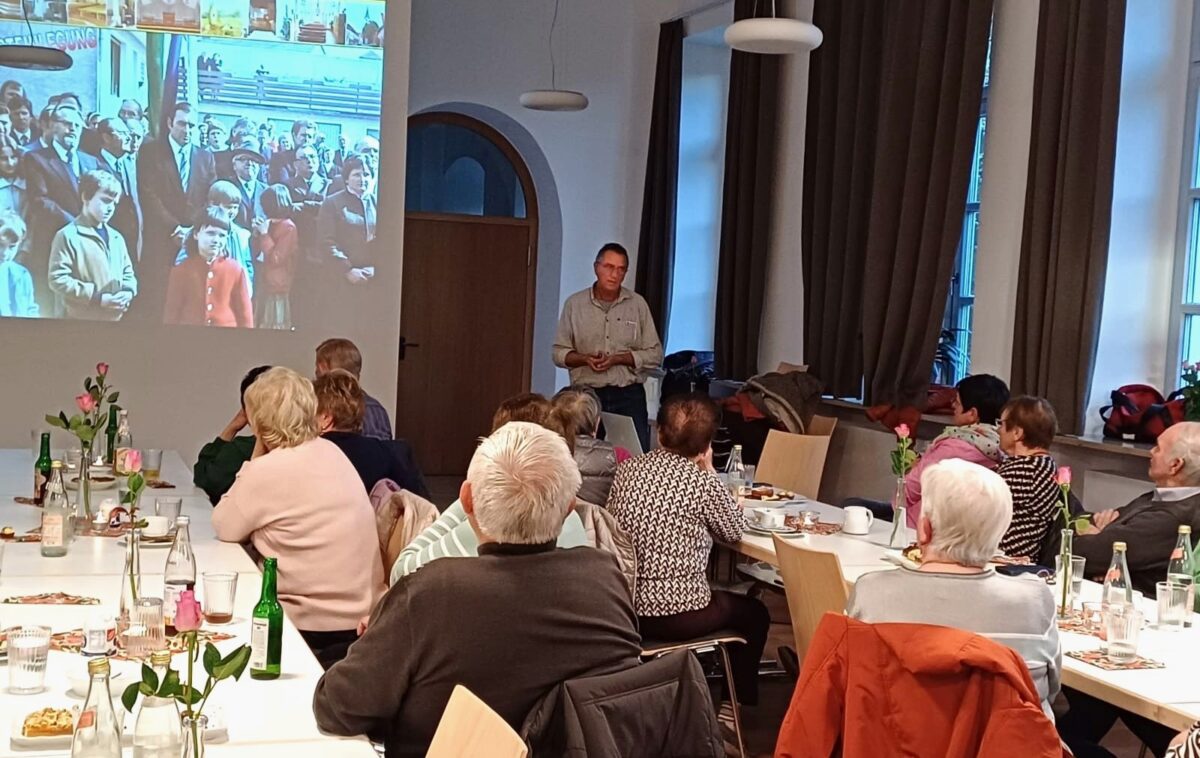 Senioren feiern in gemütlicher Runde
