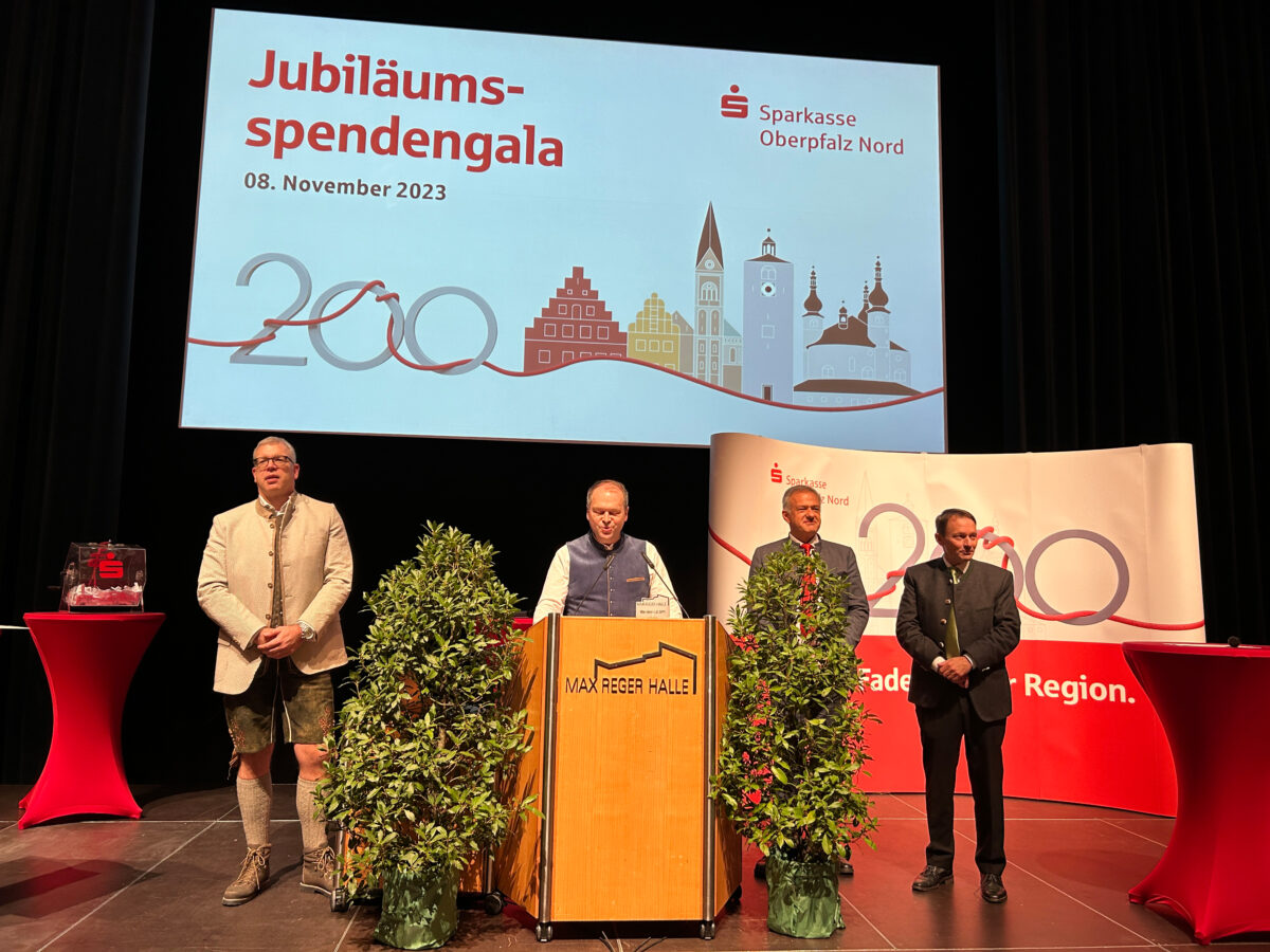 Sparkasse Oberpfalz Nord spendet 200.000 Euro an Vereine