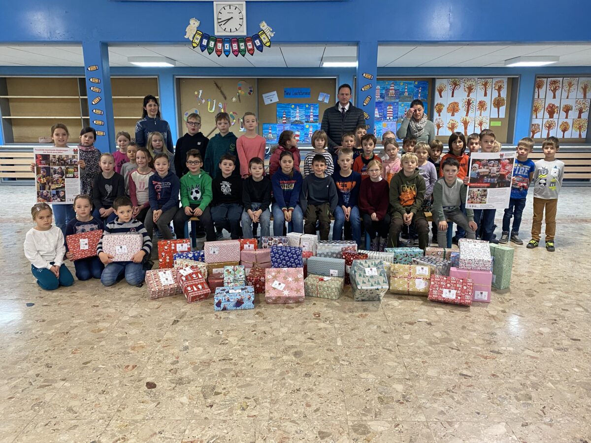 Schüler der Grundschule Tännesberg wollen mit Päckchen helfen
