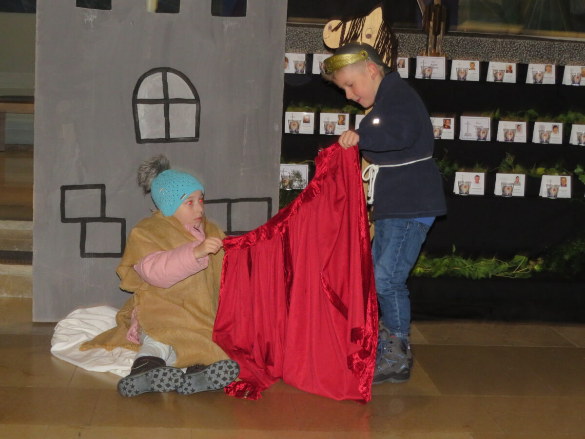 Altenstädter Kinder feiern Sankt Martin