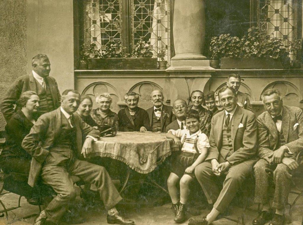 Stolpersteine in Bahnhofstraße: Fabrikantenfamilie Kupfer beinahe ausgelöscht