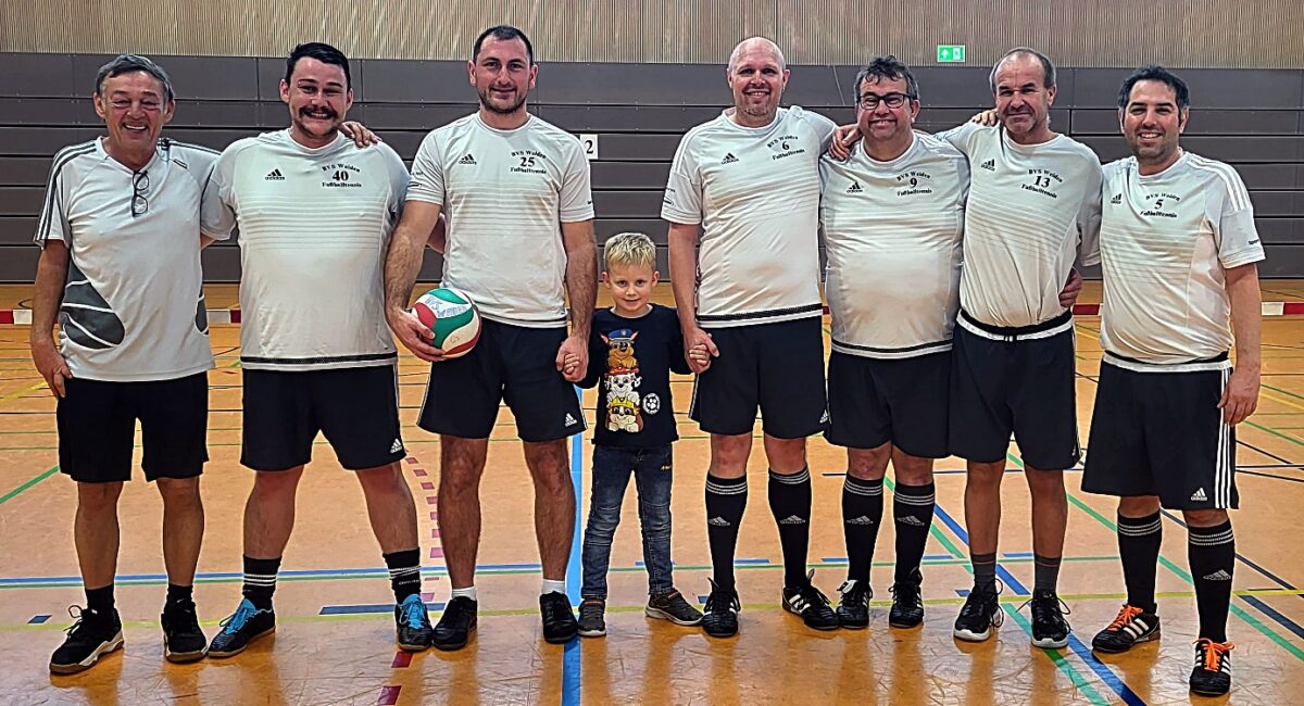Fußballtennisteam des BVS Weiden gewinnt Bayernliga-Auftakt