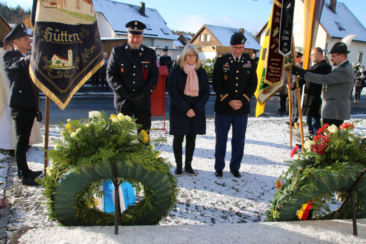 Volkstrauertag in Hütten: Aufruf zu Verantwortung