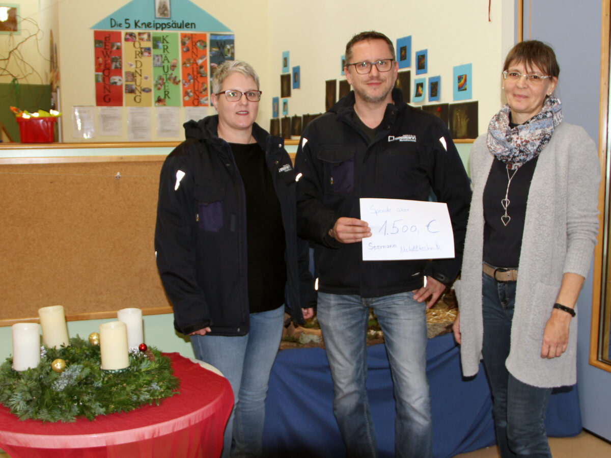 Firma Seemann Metalltechnik spendet für Spielgeräte