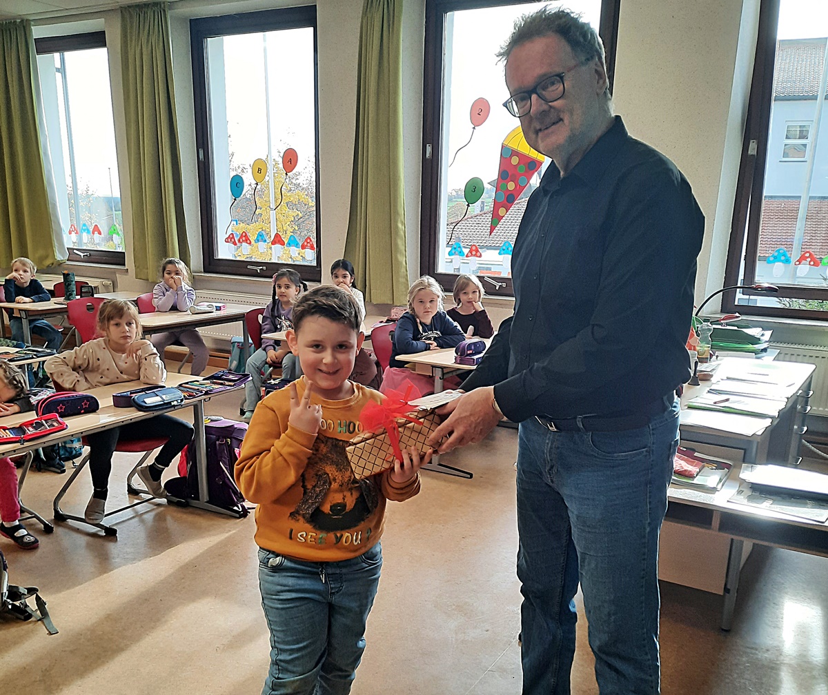 Gewinner und Schülerlotsen an der Markus-Gottwalt-Schule