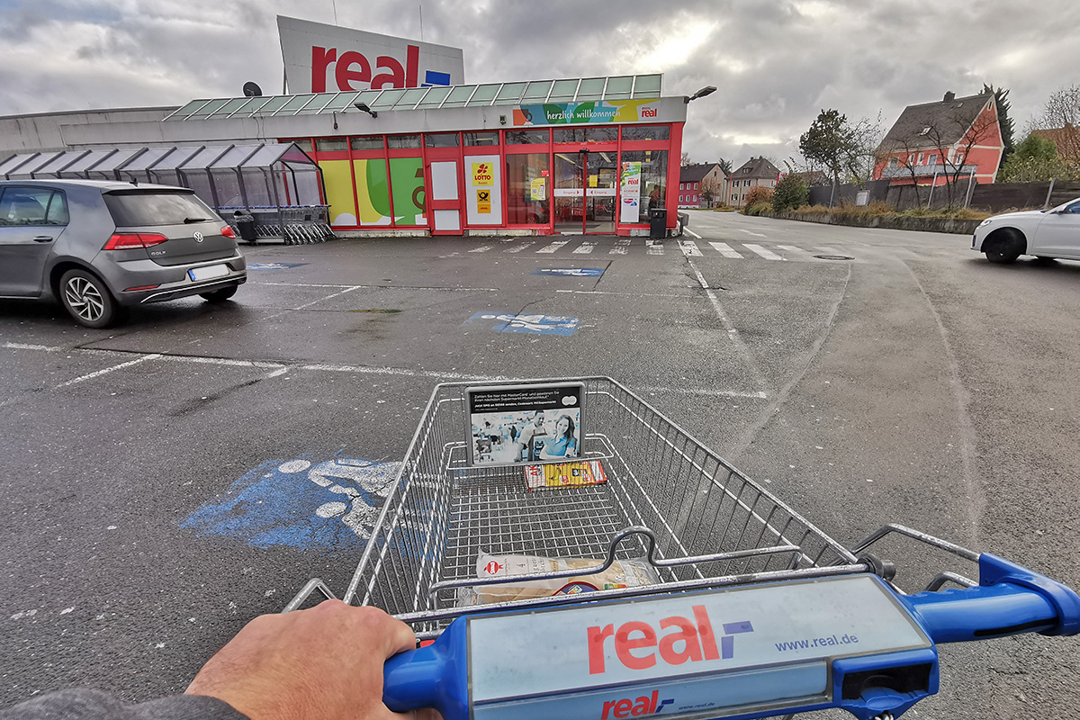 In den real-Märkten in Weiden und Amberg gehen die Lichter aus