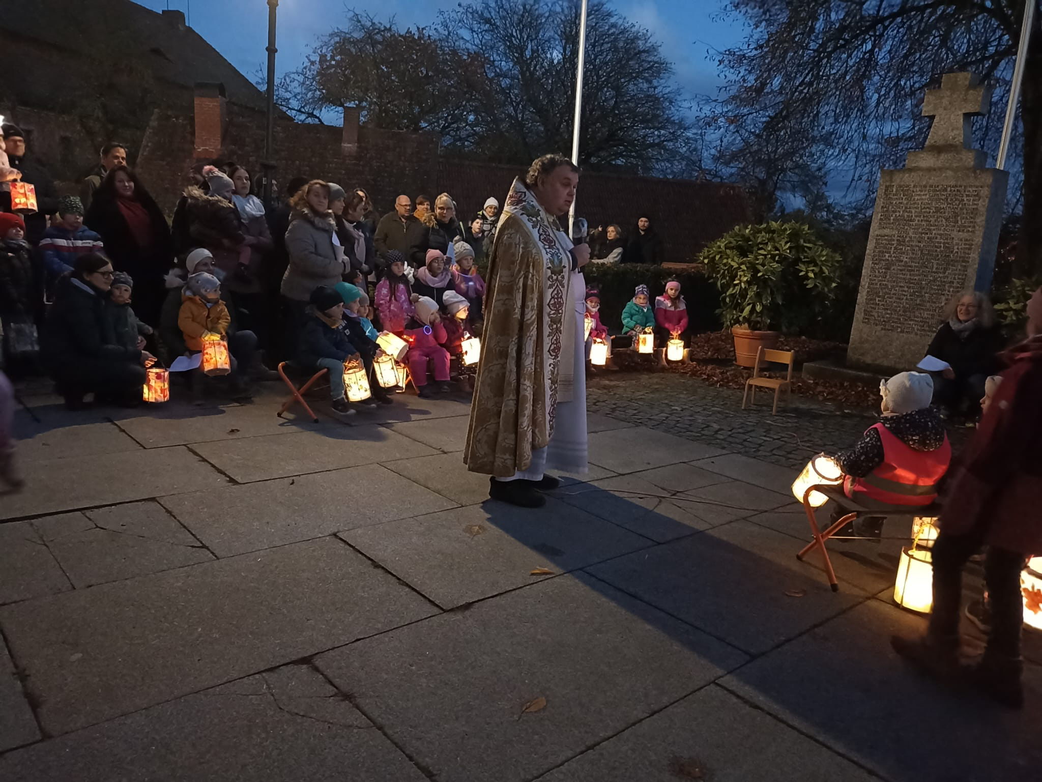 Teilen wie Sankt Martin bereitet Kindern Freude