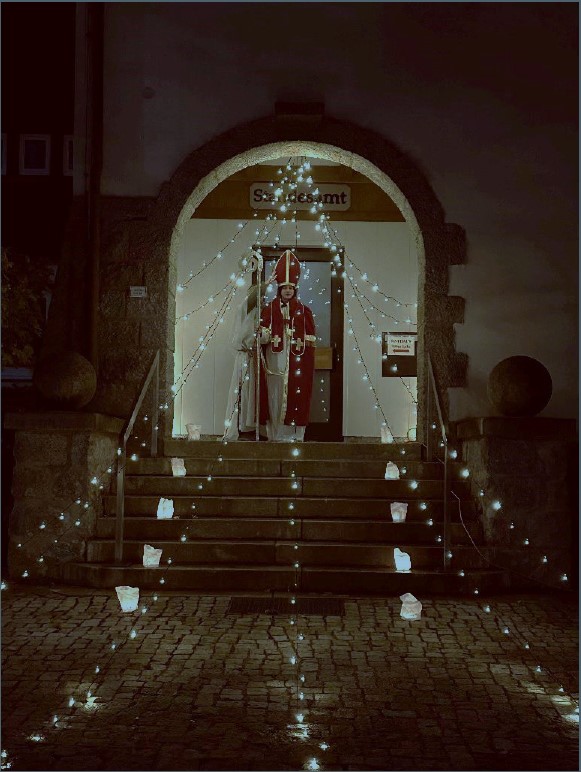 Traditionelles St. Martinsspiel und Laternenumzug