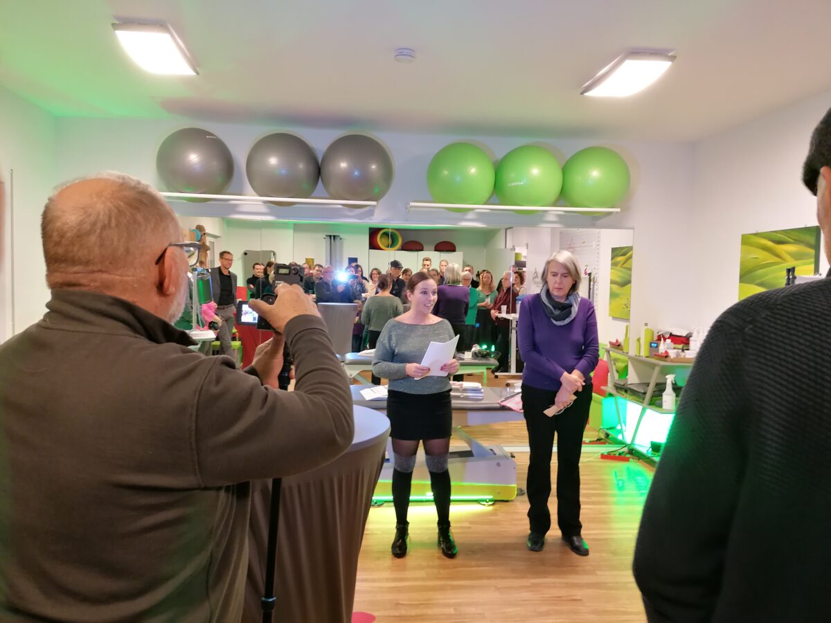 Kunst und Heilung Hand in Hand: Die Kunstausstellung in der Physiotherapiepraxis