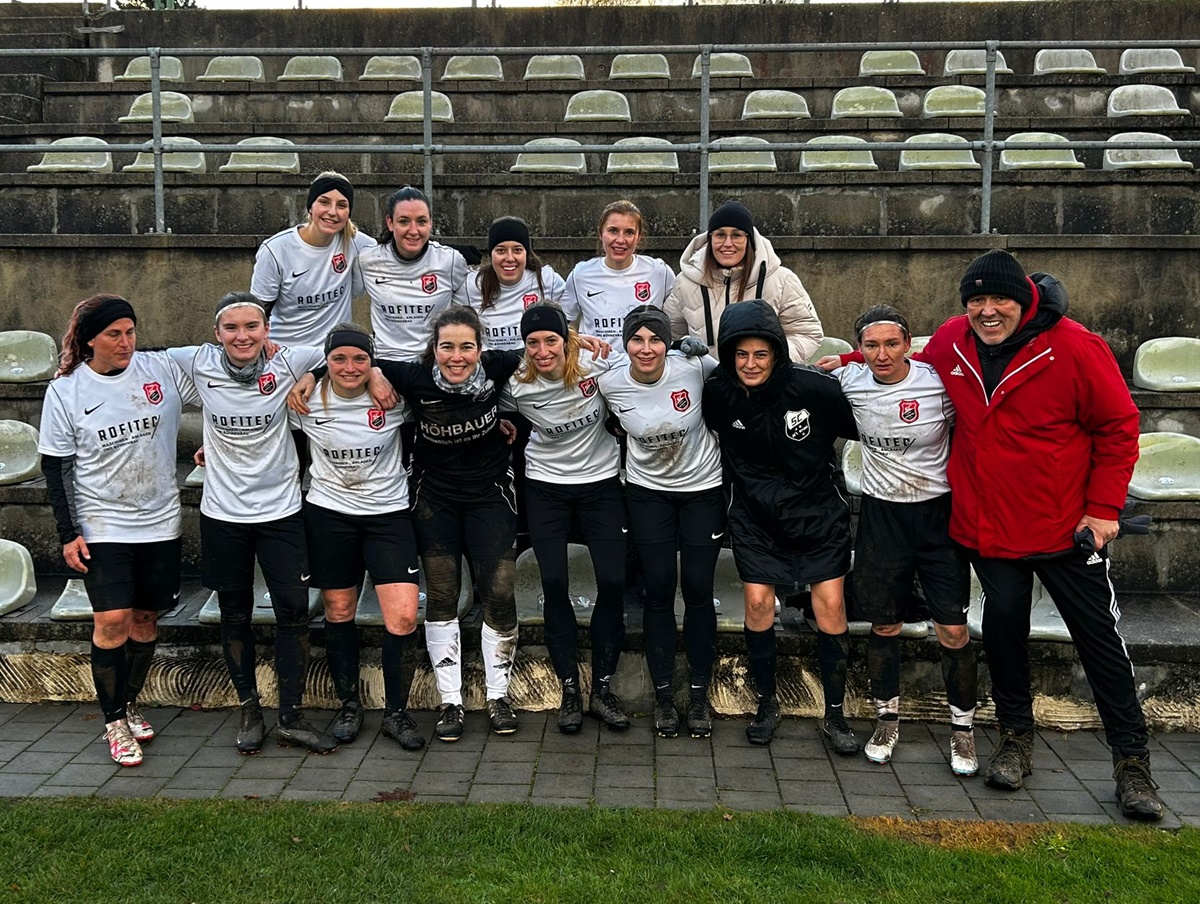 Luhe-Wildenauer Fußballerinnen überwintern als Tabellenführer