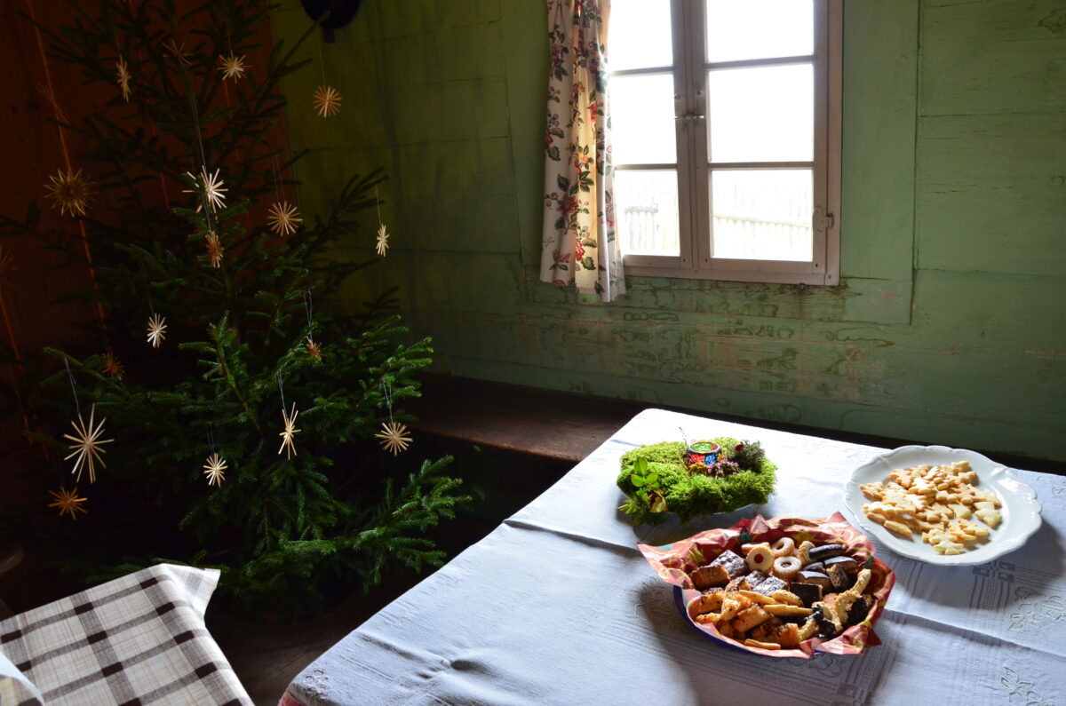 Wintermarkt und Winterarbeiten in Flur und Stube