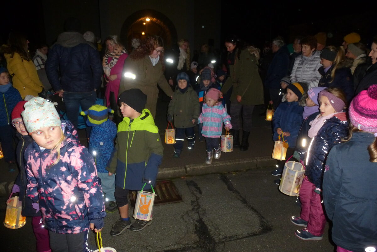 Teilen wie der Heilige Martin war das Thema in Weiherhammer